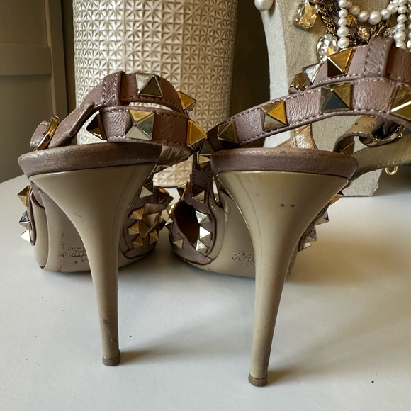 Valentino Garavani Patent Rockstud Caged Pumps 100 MM - Picture 5 of 13